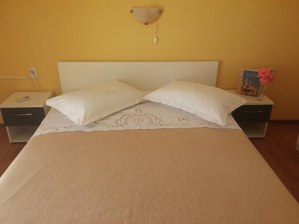 Apartments & Rooms Brna Banjol Exterior foto
