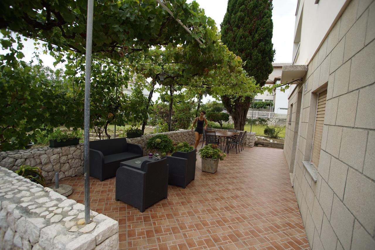 Apartments & Rooms Brna Banjol Exterior foto